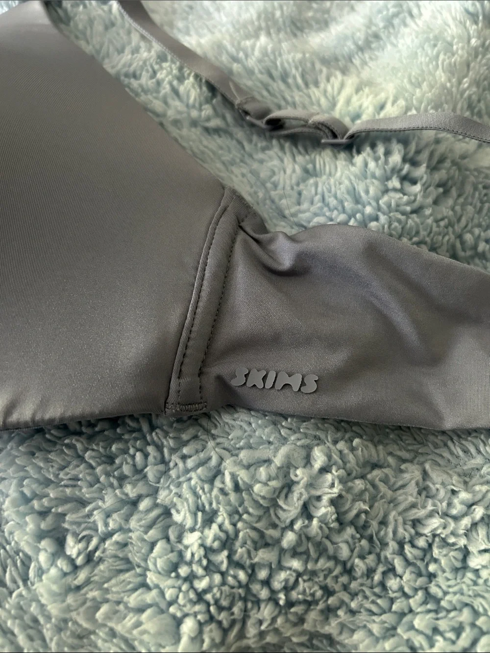 Skims Lightly Padded Wireless Bra 36B in Slate - Picture 6 of 6